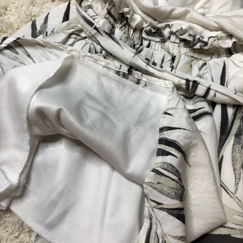 Sage leaf pattern romper - Picture 12 of 16